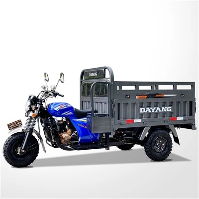 Triciclo diesel da carico con cabina